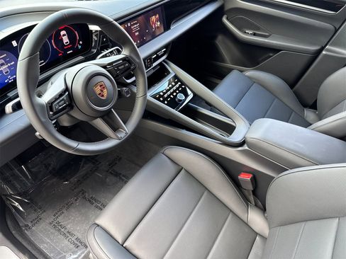 New 2025 Porsche Macan Electric image 4