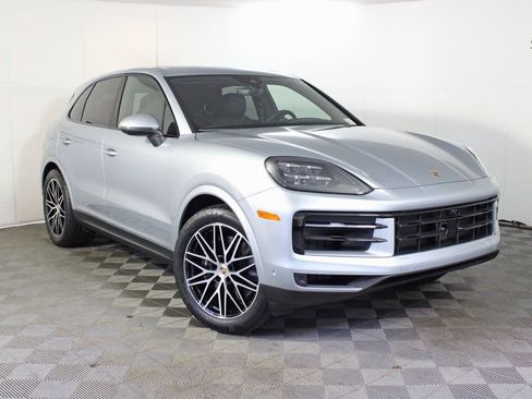 Certified 2025 Porsche Cayenne AWD/4WD image 9