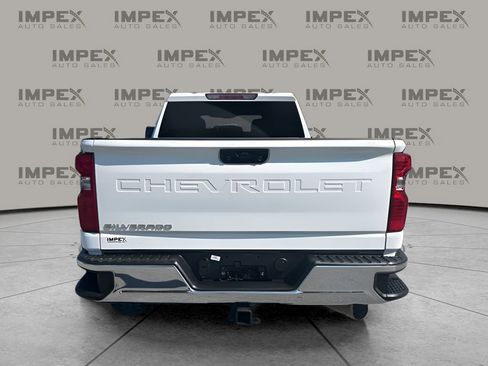 Used 2024 Chevrolet Silverado 2500 LT AWD/4WD image 5