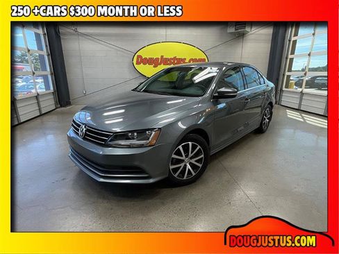 Used 2017 Volkswagen Jetta SE FWD image 1