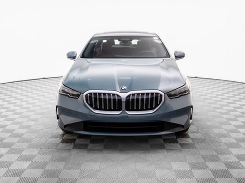 Used 2025 BMW 540i xDrive w/ Premium Package image 9