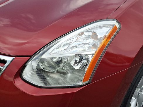 Used 2017 Nissan Rogue SV w/ Sun & Sound Touring Package AWD/4WD image 10