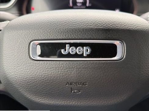 Used 2025 Jeep Grand Cherokee Laredo w/ Luxury Tech Group I image 60