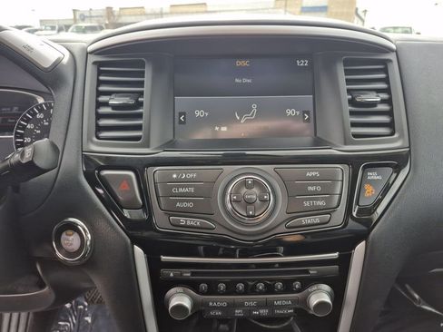 Used 2020 Nissan Pathfinder SV image 9