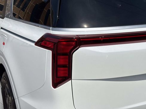 New 2026 Kia Carnival LX FWD image 30