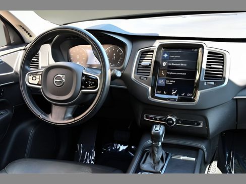 Used 2020 Volvo XC90 T6 Momentum AWD/4WD image 18
