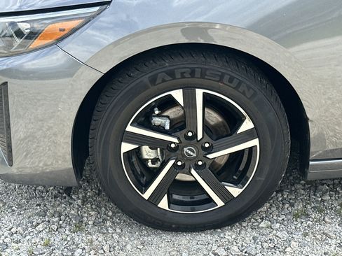 Used 2024 Nissan Sentra SV FWD image 11