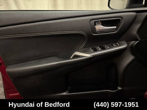 Used 2016 Toyota Camry XLE w/ Moonroof Package FWD image 9