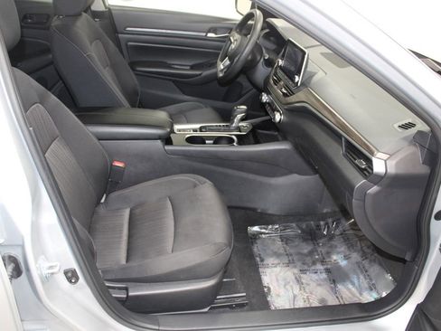 Used 2024 Nissan Altima 2.5 SV image 24