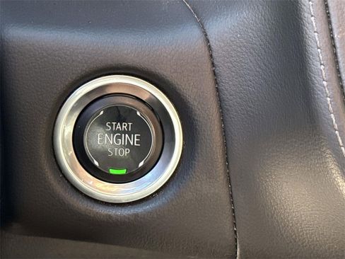 Used 2024 Chevrolet Suburban LT image 15