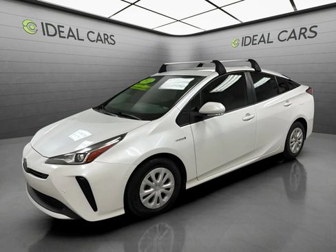 Used 2022 Toyota Prius LE FWD image 1