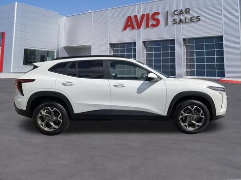 Used 2025 Chevrolet Trax LT w/ LT Convenience Package FWD image 7