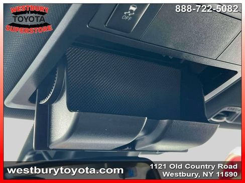 Used 2018 Toyota Tacoma TRD Sport AWD/4WD image 32