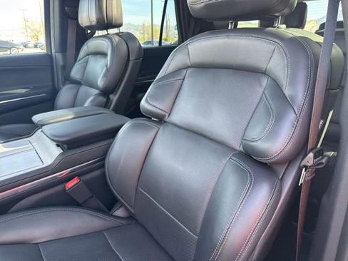 Used 2025 Lincoln Navigator Reserve w/ Jet Appearance Package AWD/4WD image 12