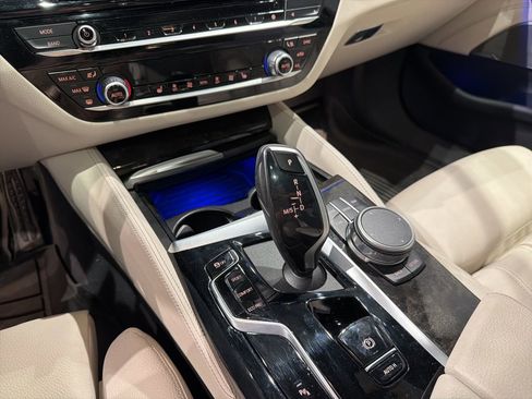 Used 2022 BMW 530i xDrive w/ M Sport Package AWD/4WD image 13