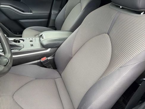 Used 2023 Toyota Highlander L FWD image 13