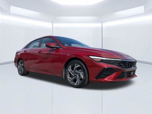 Certified 2025 Hyundai Elantra SEL FWD image 1
