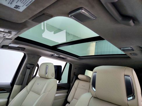 Used 2021 Cadillac Escalade Premium Luxury Platinum image 5