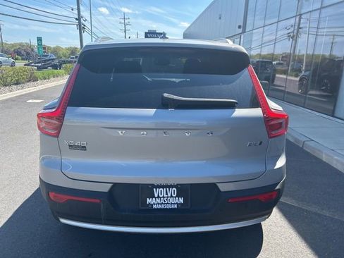 Used 2025 Volvo XC40 B5 Plus AWD/4WD image 4