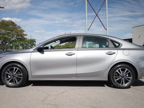 Used 2022 Kia Forte LXS w/ LXS Technology Package FWD image 2