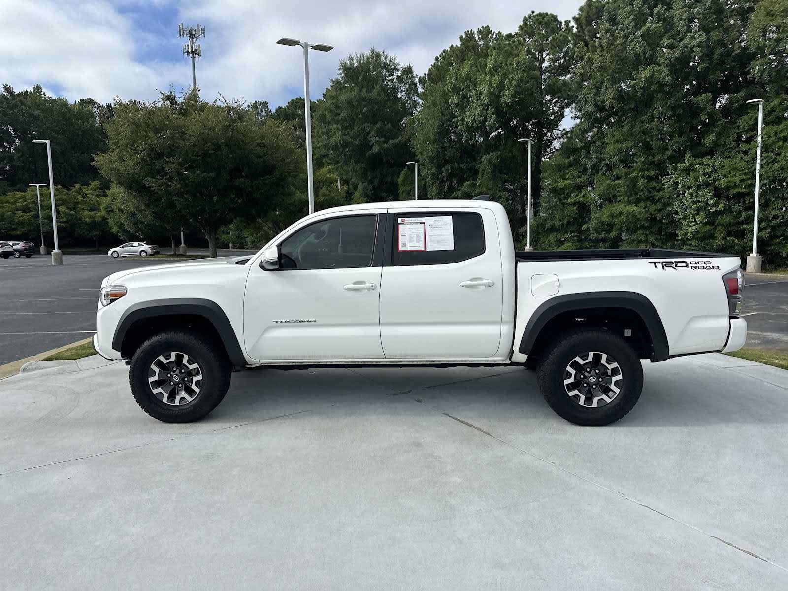 Used 2022 Toyota Tacoma TRD Off-Road w/ Technology Package RWD image 7