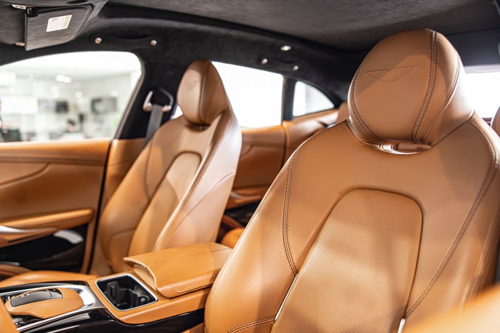 Used 2021 Aston Martin DBX AWD/4WD image 19