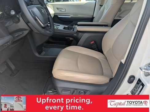 Used 2021 Toyota Sienna XLE FWD image 15