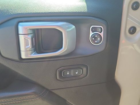 Used 2020 Jeep Gladiator Mojave AWD/4WD image 13
