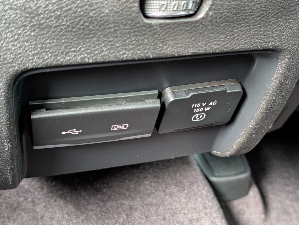 Used 2019 Jeep Cherokee Latitude w/ Comfort & Convenience Group AWD/4WD image 19