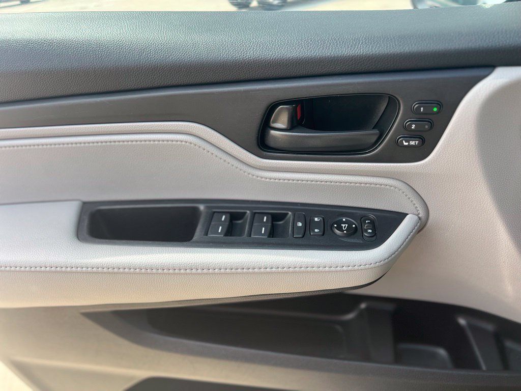 Certified 2019 Honda Odyssey EX-L image 17