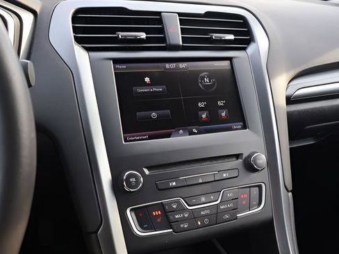 Used 2016 Ford Fusion SE w/ Equipment Group 202A FWD image 22