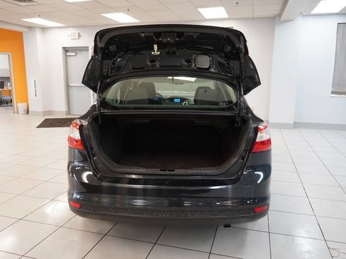 Used 2014 Ford Focus SE w/ SE Winter Package FWD image 10