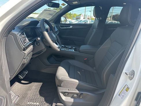 New 2026 Volkswagen Atlas Cross Sport SEL R-Line image 9