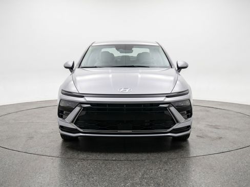 Used 2025 Hyundai Sonata SEL FWD image 2