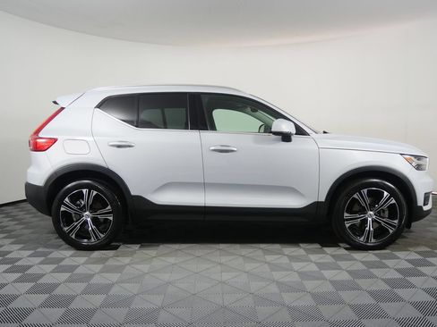 Used 2022 Volvo XC40 T5 Inscription w/ Climate Package AWD/4WD image 2