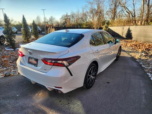 Used 2024 Toyota Camry SE image 5