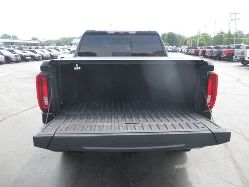 Used 2021 GMC Sierra 1500 AT4 w/ AT4 Value Package AWD/4WD image 9