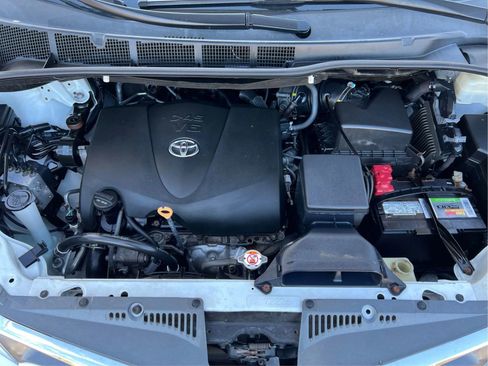 Used 2019 Toyota Sienna XLE Premium AWD/4WD image 29