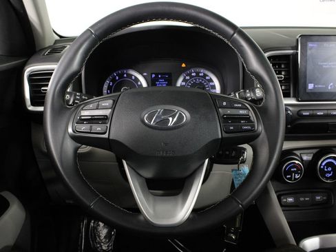 Certified 2022 Hyundai Venue SEL FWD image 10