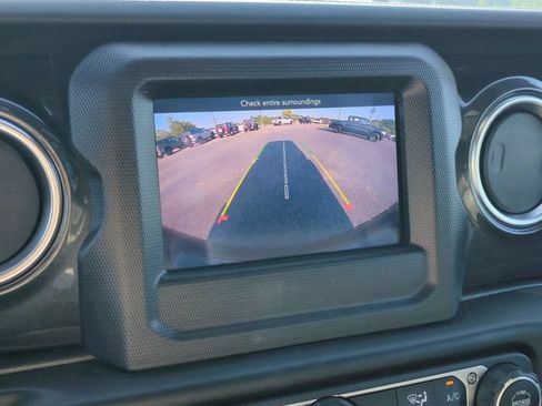 Used 2021 Jeep Wrangler Unlimited Sahara AWD/4WD image 22