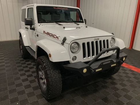 Used 2017 Jeep Wrangler Sahara w/ Connectivity Group image 10