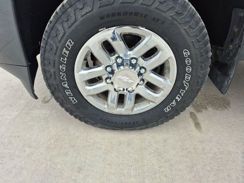 Used 2018 Chevrolet Silverado 3500 High Country w/ Duramax Plus Package image 27