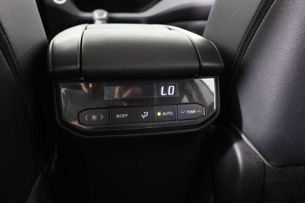 Used 2023 Toyota Highlander XLE AWD/4WD image 15