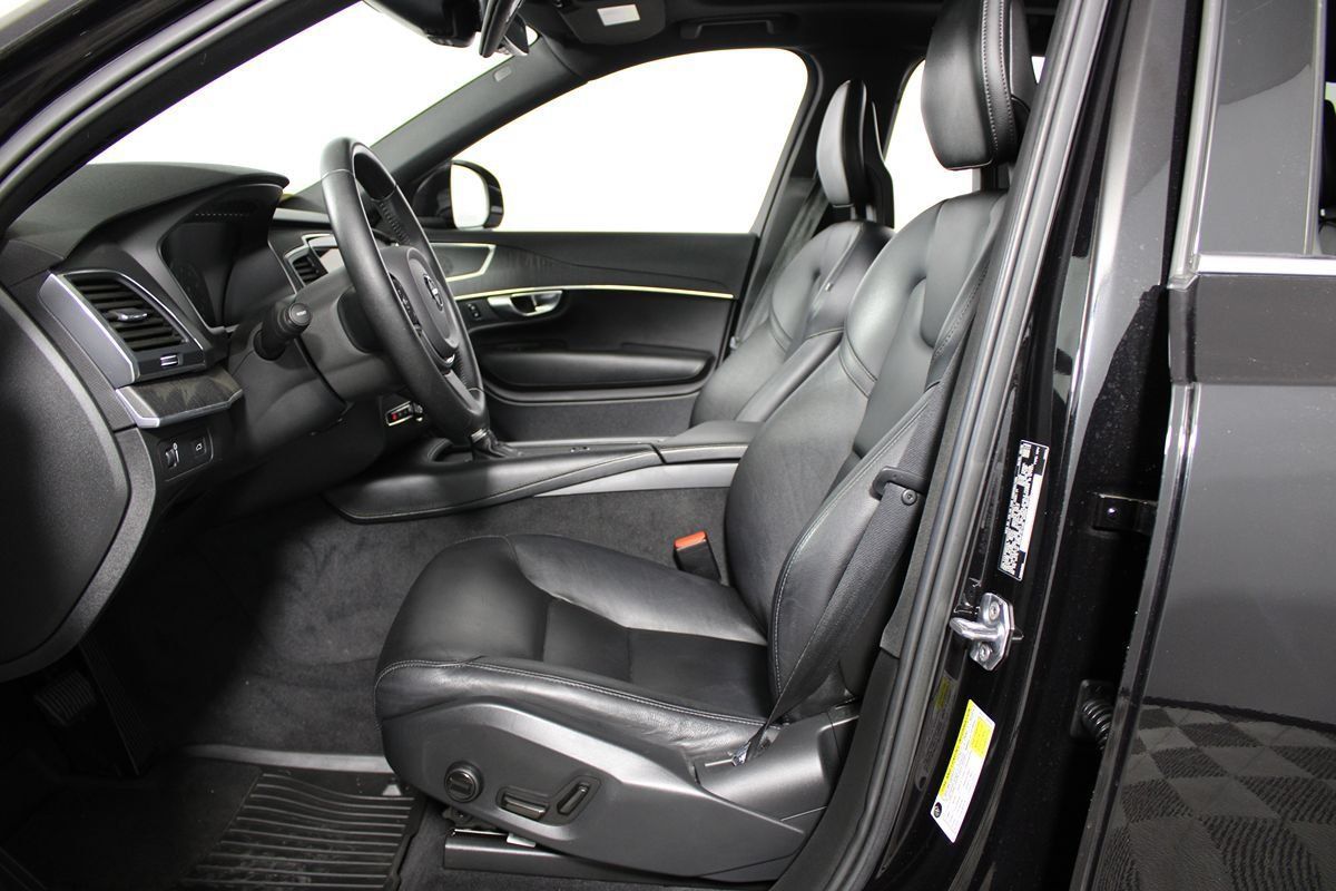Used 2020 Volvo XC90 T5 Momentum w/ Protection Package AWD/4WD image 7