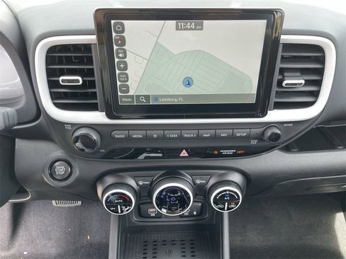New 2025 Hyundai Venue Limited image 24