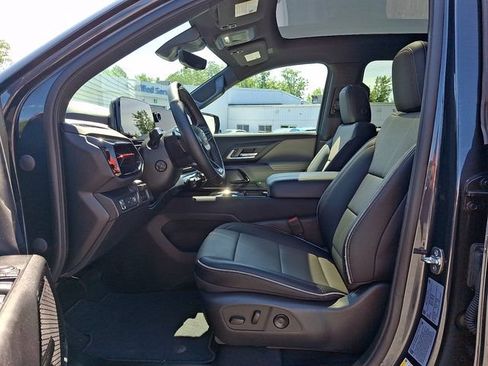 Certified 2026 Chevrolet Silverado EV Trail Boss w/ Premium Package AWD/4WD image 13