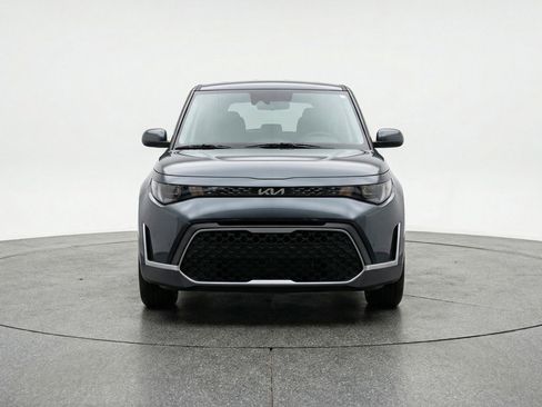 Used 2025 Kia Soul LX w/ LX Technology Package FWD image 2