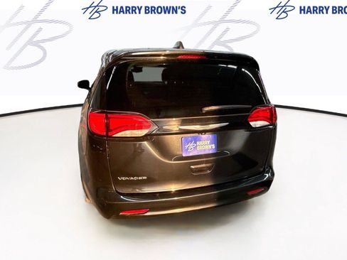 Used 2023 Chrysler Voyager LX FWD image 9