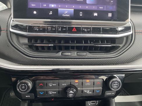 Used 2025 Jeep Compass Trailhawk image 24