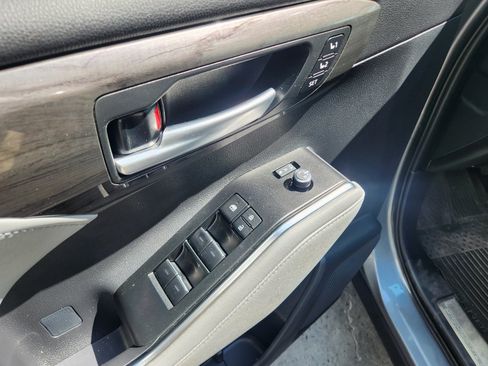 Used 2025 Toyota Highlander Platinum AWD/4WD image 14